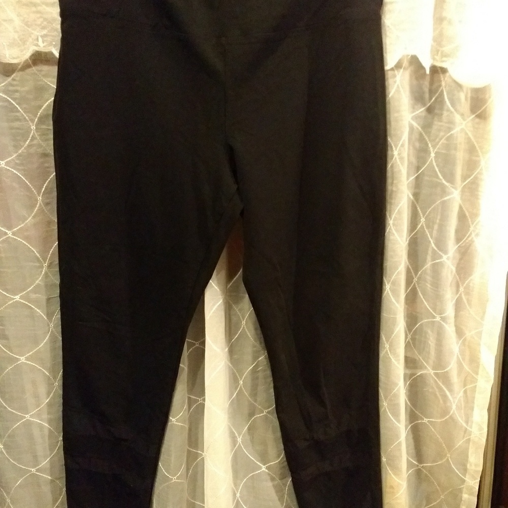 Black leggings with mesh details, wide waistband